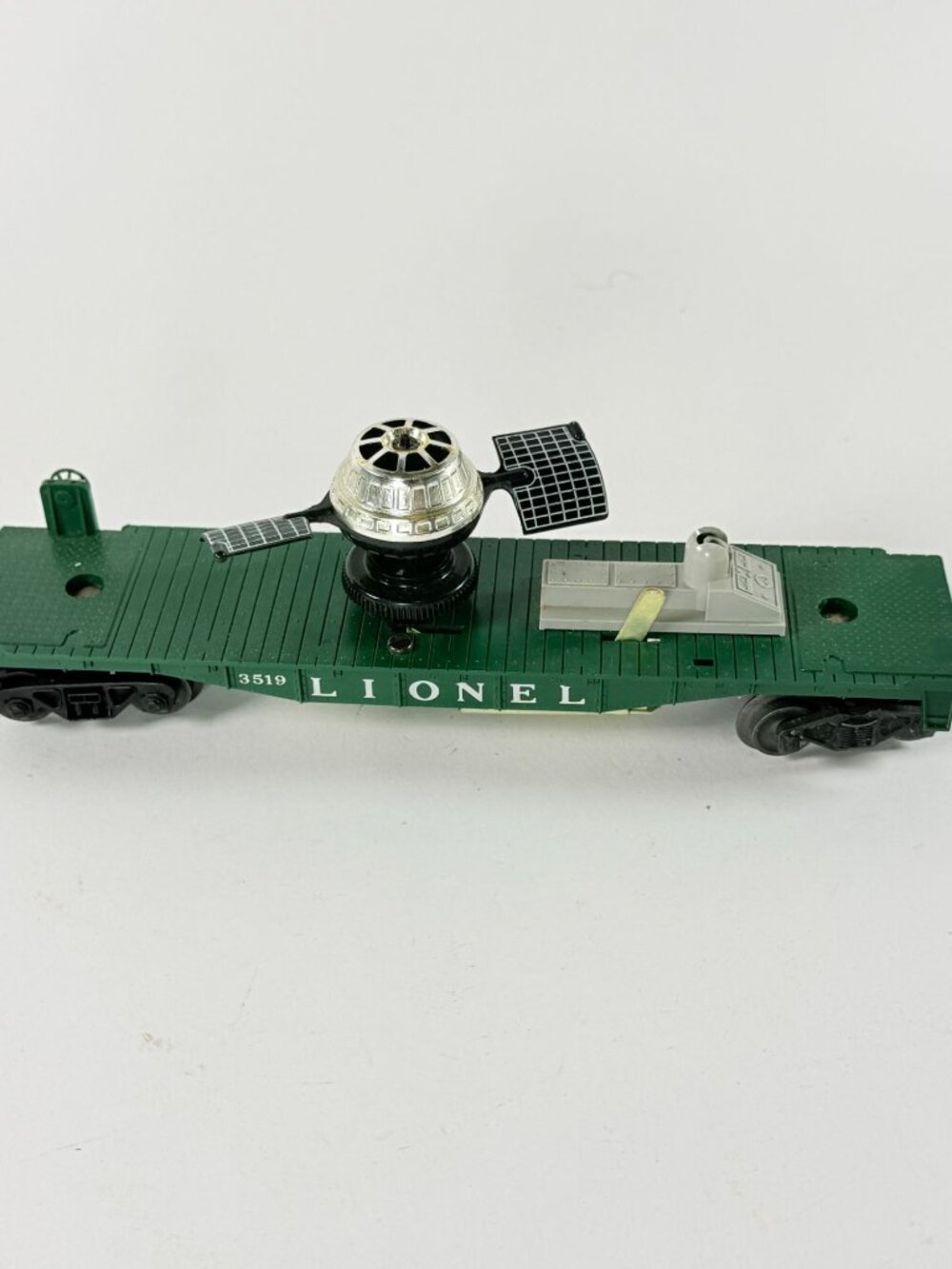 Vintage Lionel Postwar 3519 Satellite Launching Car With Accessories Green